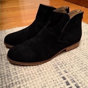 NWOT Classic Black Suede Women’s Ankle Boots size 9.5